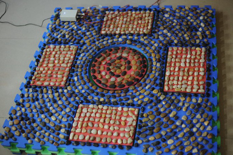 Vietnamese teacher, students make carpet to teach reading to Down’s children