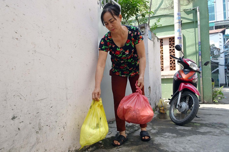 Ho Chi Minh City requires residents to sort household waste