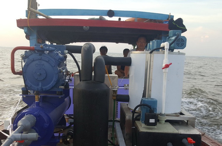 Vietnam makes first sea-water flake ice machine
