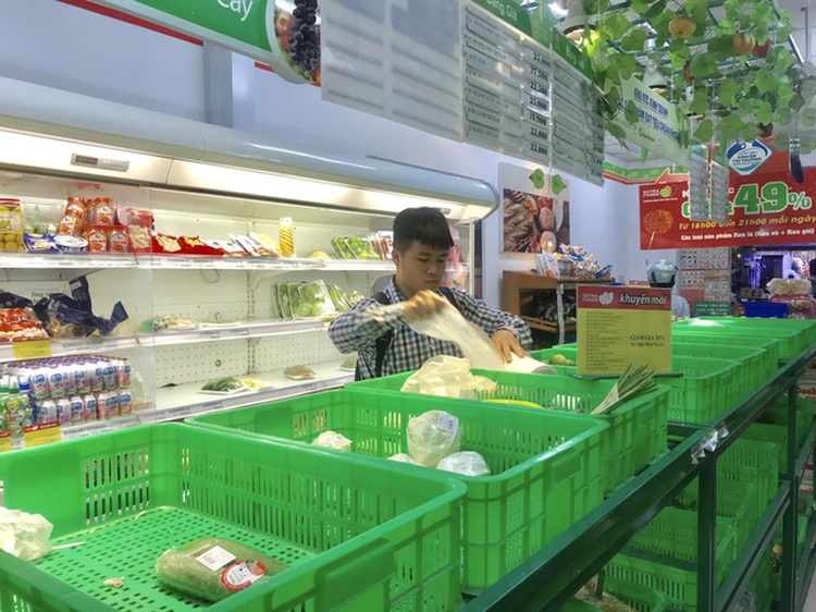 Shoppers ‘clear’ foods, vegetables off Ho Chi Minh City supermarket shelves after historic rain