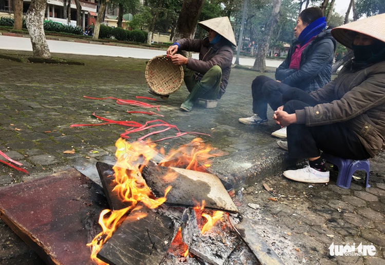 One dies as Vietnamese family burns coal for warmth