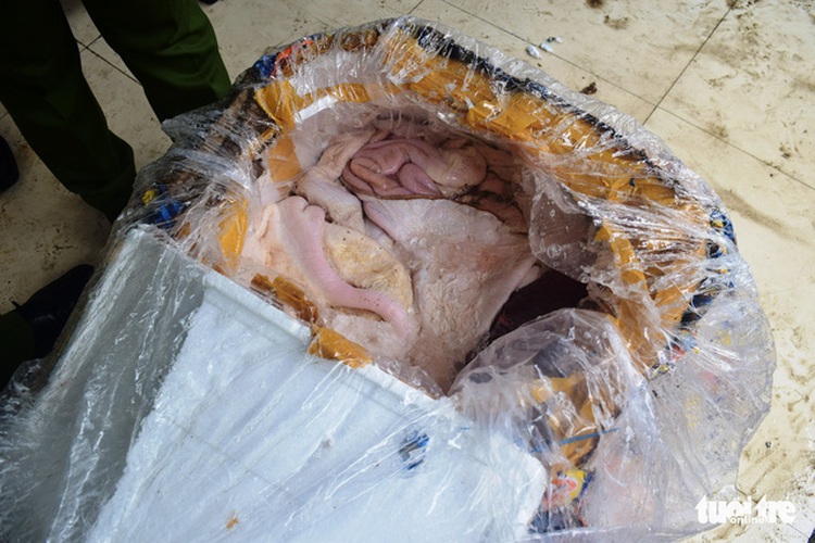 Vietnam police seize 2.5 tons of animal innards illegally carried on foreign bus