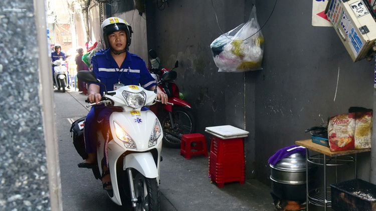 Two-wheeled ambulance service takes off in jam-packed Ho Chi Minh City