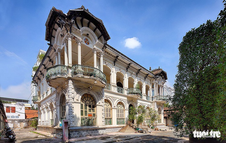Ho Chi Minh City solicits expert advice on preserving valuable old buildings