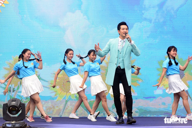 Sunflower ‘blooms’ in Ho Chi Minh City fest to support children with cancer