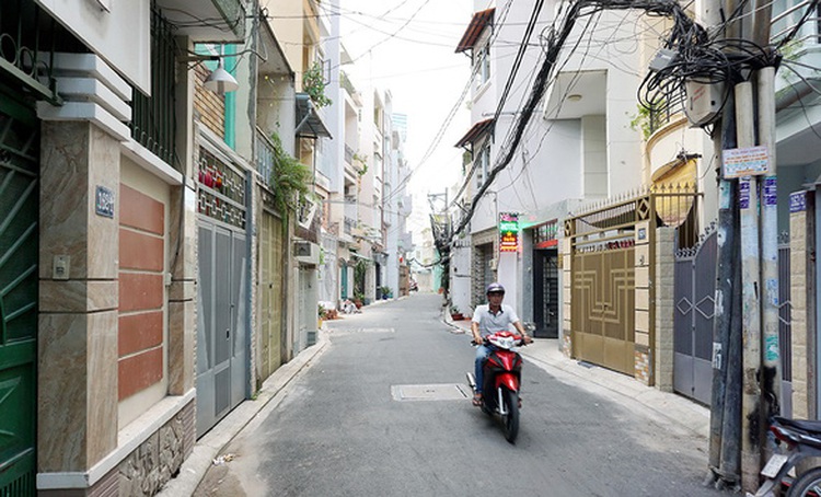 Ho Chi Minh City residents willingly give up land for alley expansion