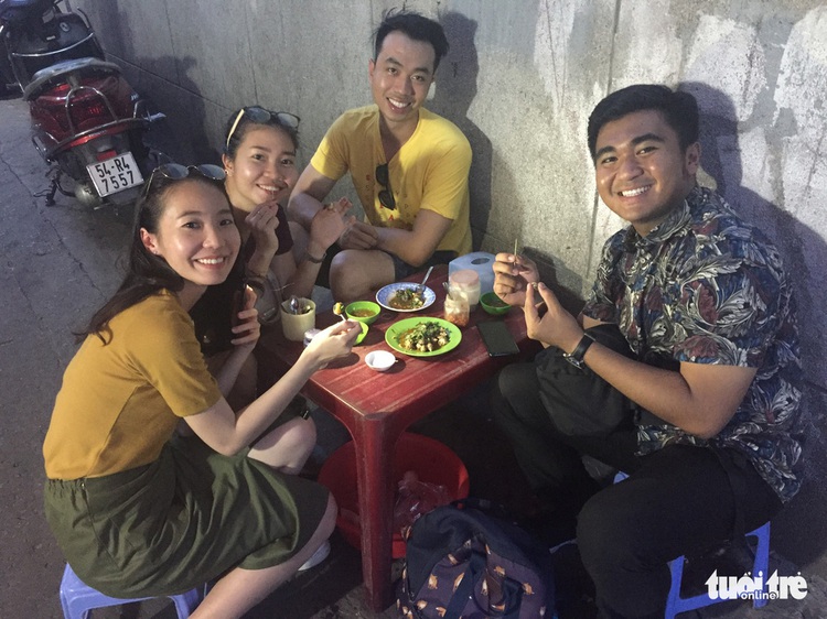 SSEAYP ambassadors fall heads over heels for Vietnamese street food