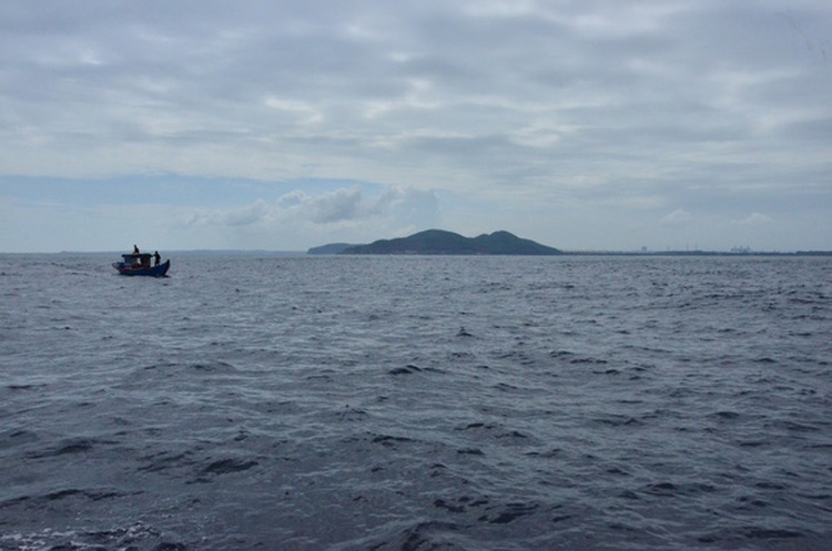 Vietnam may permit large dredged sediment at sea port to be dumped off coast