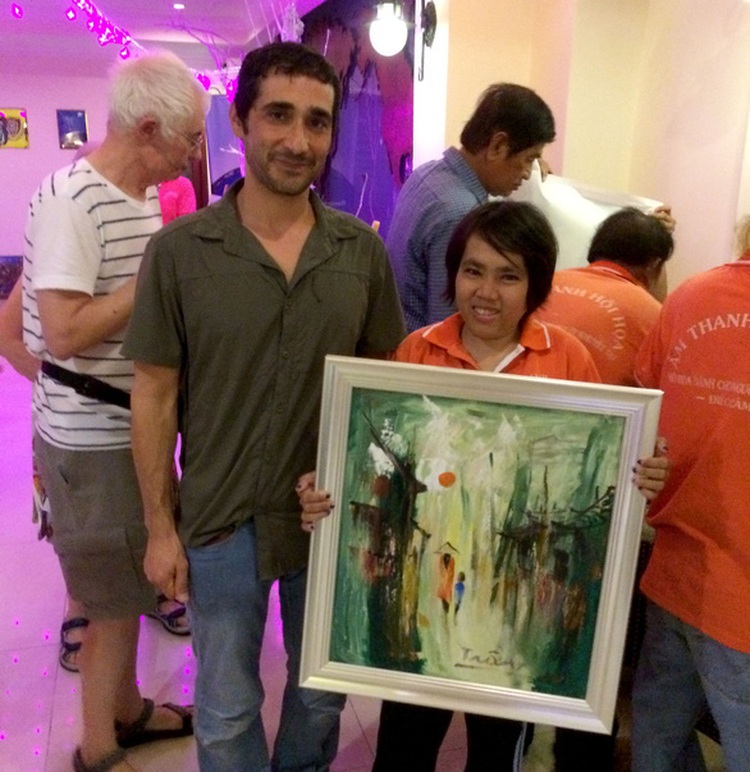 Vietnamese man transforms deaf children into artists, gives them self-esteem