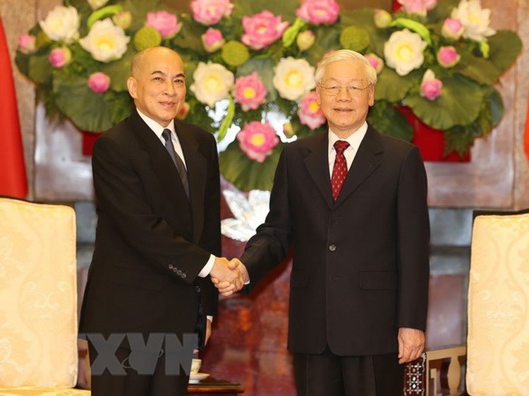 Cambodian king joins talks with Party chief during leisure trip to Vietnam