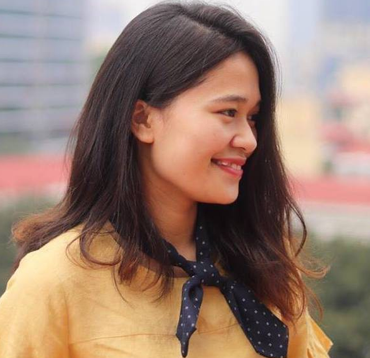 Young Vietnamese collect 300 national flags from football celebration for islanders