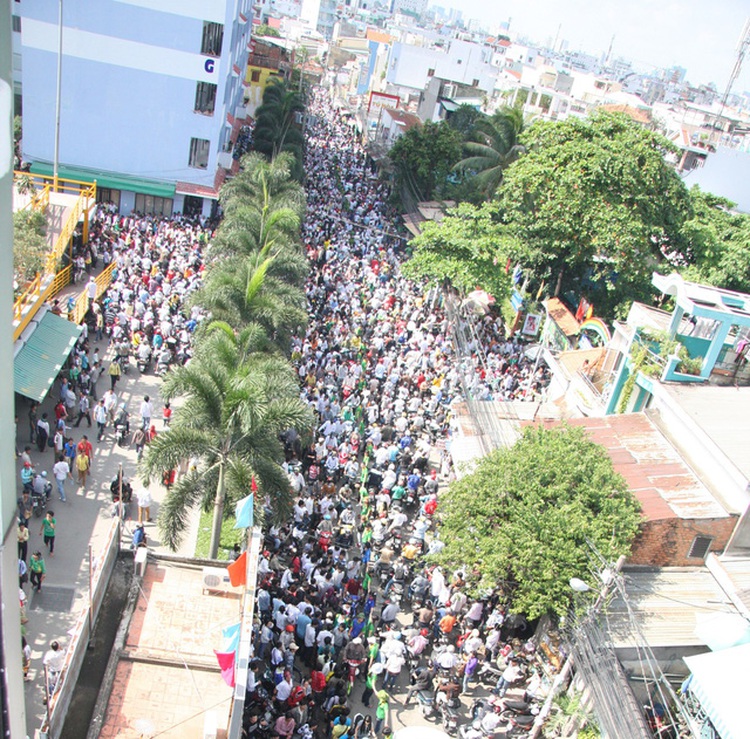 Saigon university tightens security in wake of multiple suicide jumps inside campus by outsiders