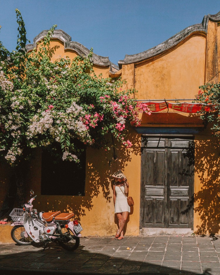 Scottish woman explores Vietnam on inspiring Honda Cub trip