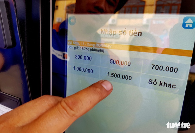 Self-service launched at 11 Petrolimex gas stations in Ho Chi Minh City