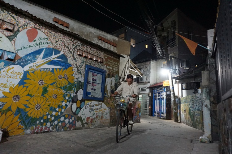 Elderly man beautifies Ho Chi Minh City alleys with murals