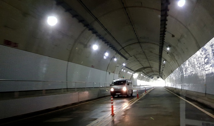 Passage of $172mn double-tunnel system opens to traffic in south-central Vietnam