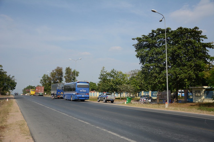 Driver of sleeper bus with 40 on board tests positive with meth in Vietnam
