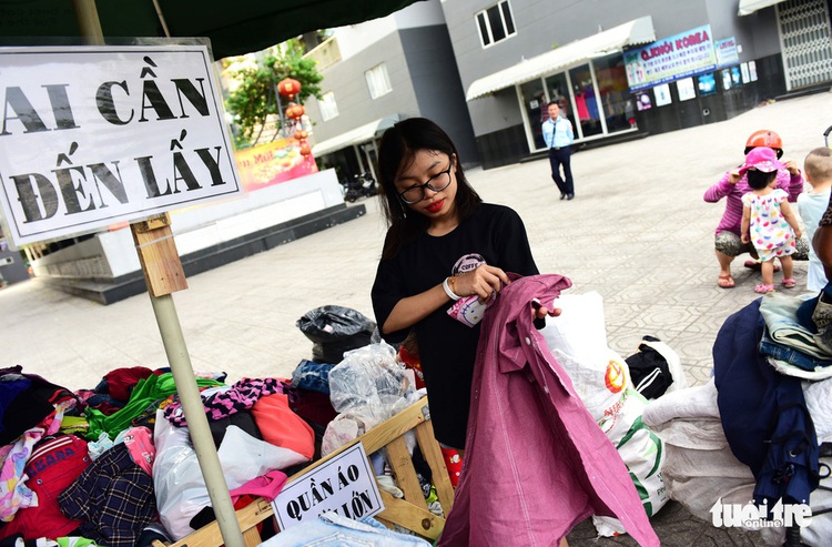 Saigon man offers hand-me-downs to needy people ahead of Tet