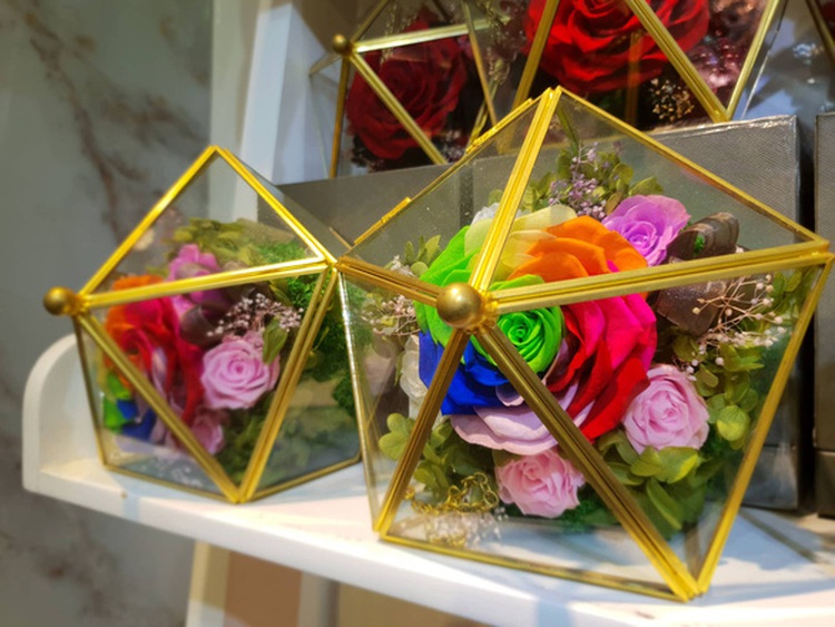 Edible bouquets widely on sale for Valentine’s Day in Ho Chi Minh City