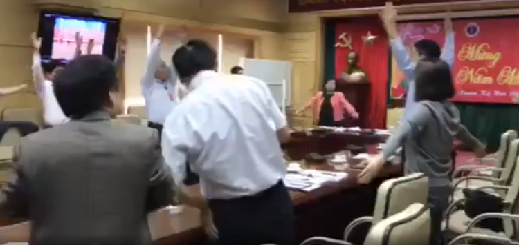 Viral footage shows Vietnamese health minister exercising with officials during meeting break