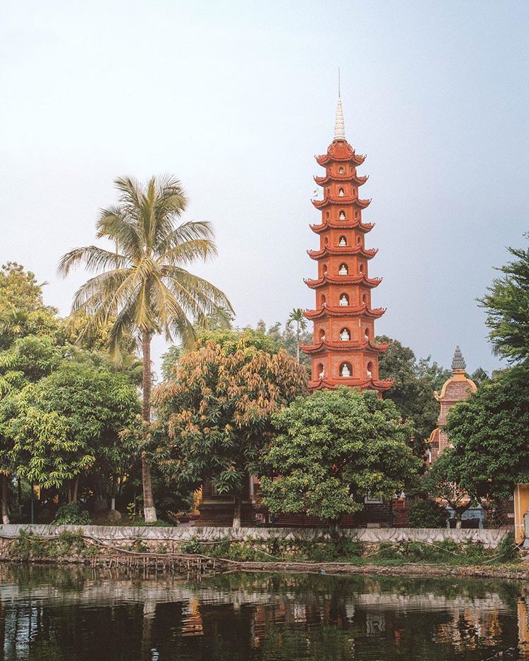 American bloggers enchant Instagrammers with colorful photos of Vietnam