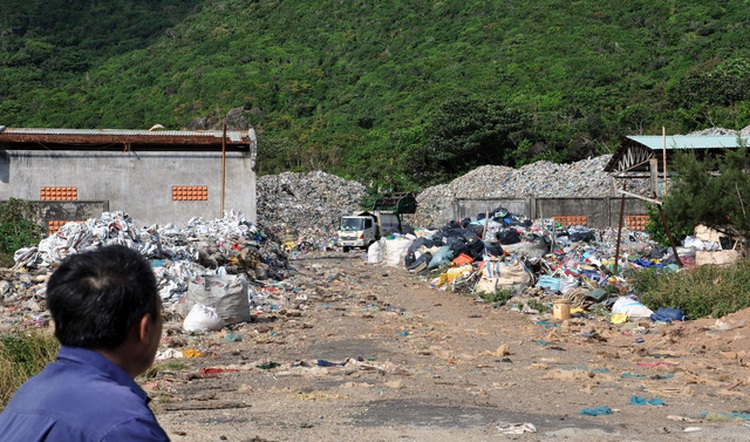 Garbage from Vietnam’s Con Dao Islands to be shipped to mainland for treatment