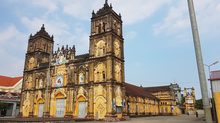 A look at strange objects at Vietnam diocese