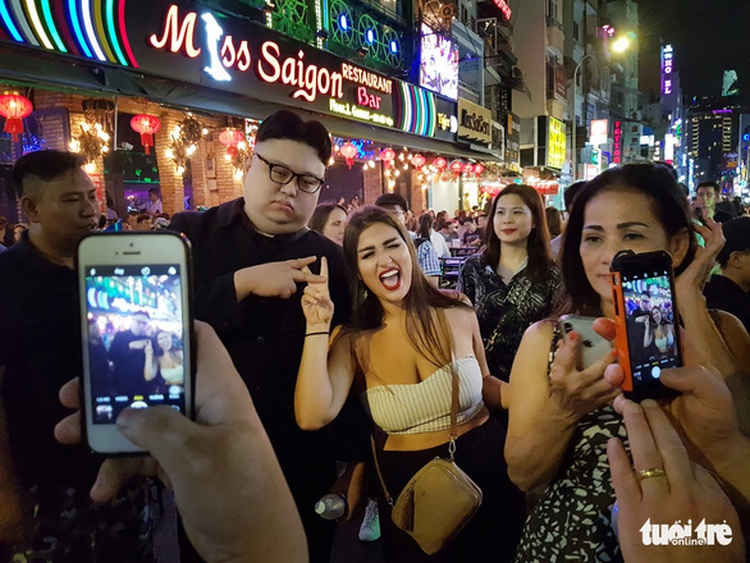Another Kim Jong Un lookalike excites crowds in Ho Chi Minh City’s ‘backpacker area’