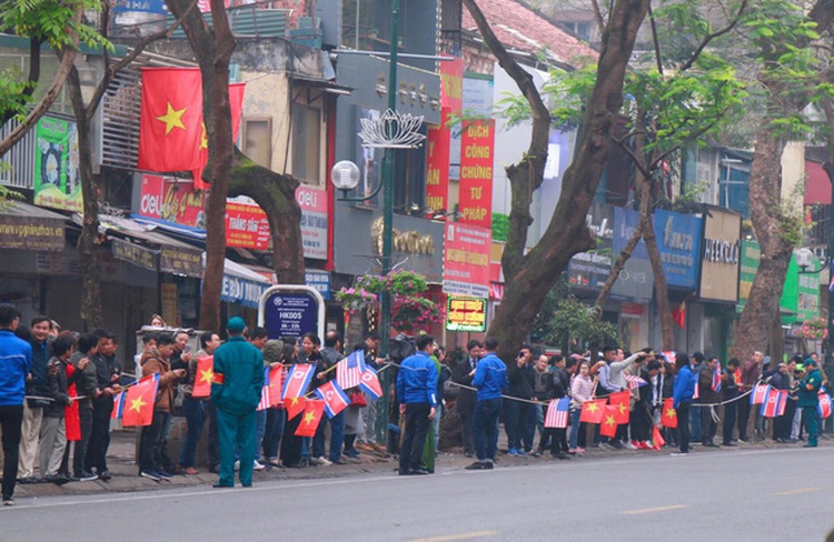 N.Korea's leader Kim Jong Un arrives to warm welcome in Hanoi