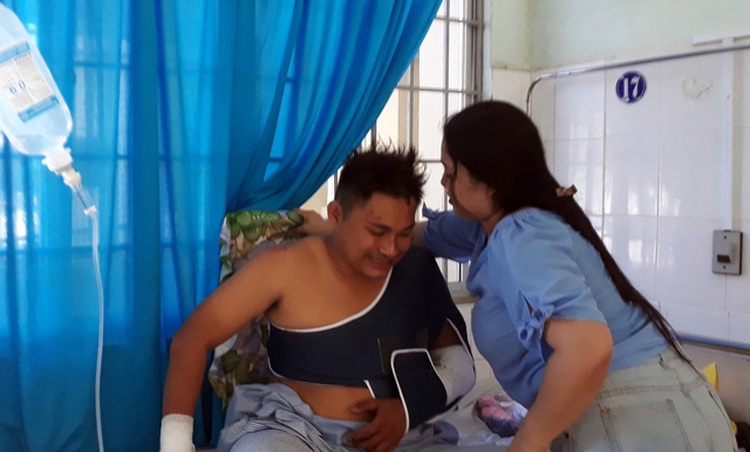 Man survives 40-meter cliff fall in southern Vietnam