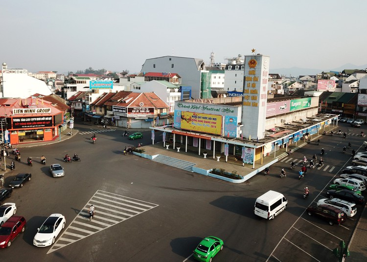 Experts bash ‘senseless modernity’ of Da Lat center revamp plan