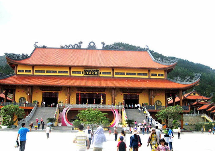 Pagoda in Vietnam under investigation over ‘karma removal’ for a price