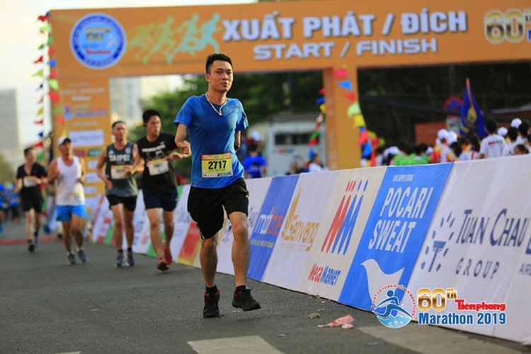Thousands join marathon event on Olympic Day Run in Vietnam