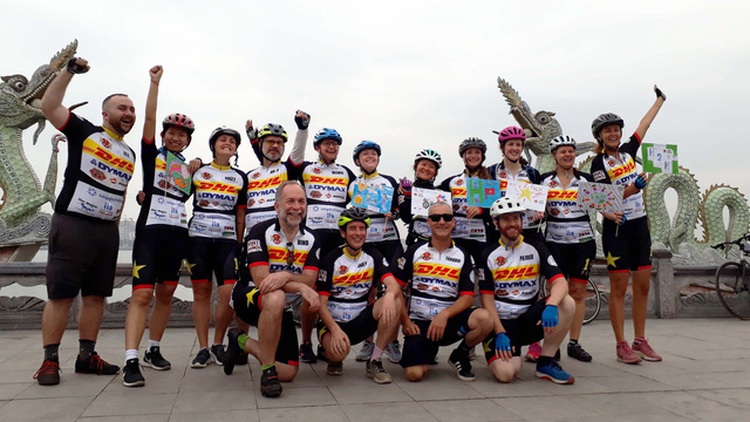 Two Vietnamese join int’l volunteers in Hanoi-Saigon fundraising bike ride