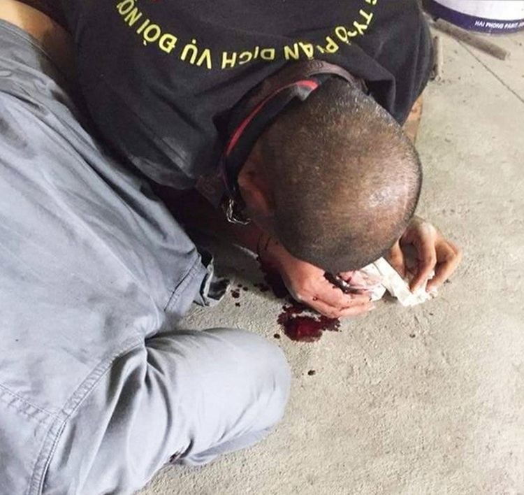 Debt collectors attacked, forced to kneel down by debtors in northern Vietnam