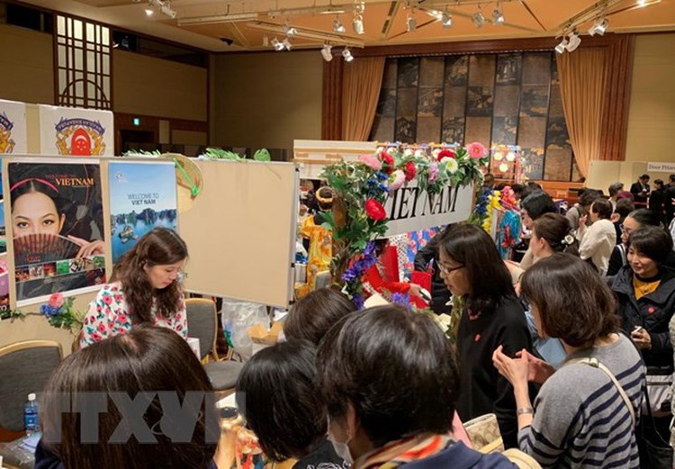 Vietnamese goods sold at charity fundraiser in Tokyo