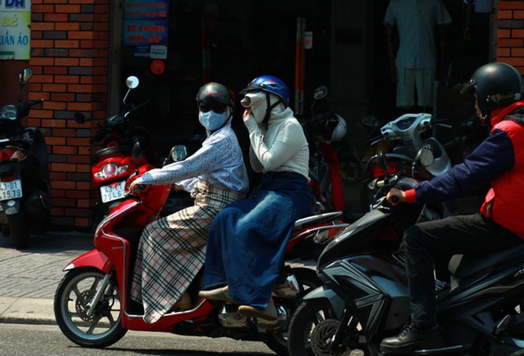 Temperature to reach 38 degrees Celsius, UV at extreme level in Ho Chi Minh City