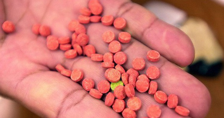 Two arrested for trading 4kg of meth, 4,000 synthetic drug pills in Vietnam