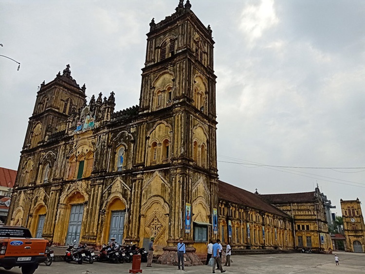 Experts decry plan to tear down 134-year-old cathedral in Vietnam