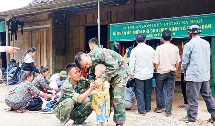 Vietnamese border guard unit runs charity closet for needy people