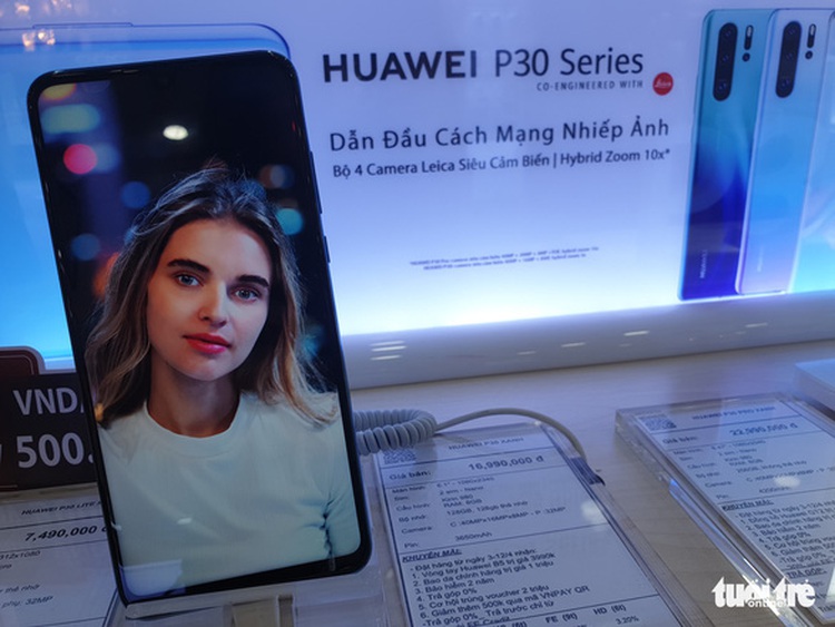 Huawei blockade by Google leaves Vietnamese customers, retailers on tenterhooks