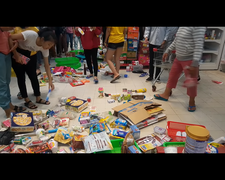 Riot-like chaos erupts at Auchan outlets ahead of chain’s exit from Vietnam