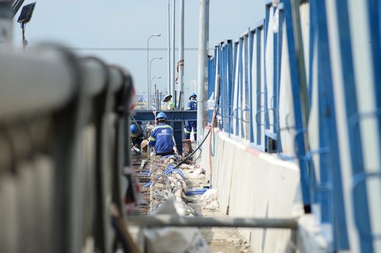 Bridge widening project causes serious traffic jams in Ho Chi Minh City
