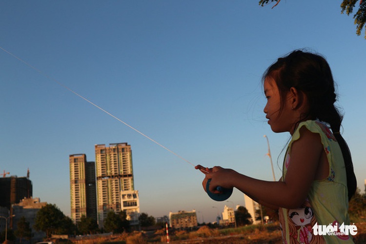 Parents suffer headache over summer options for children in Vietnam
