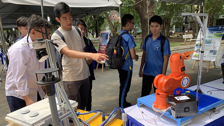 Vietnamese university bloc allows students to study for bachelor’s, master’s degrees simultaneously