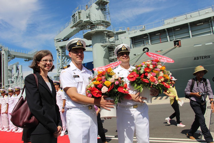 Canadian naval ships begin four-day visit to Vietnam