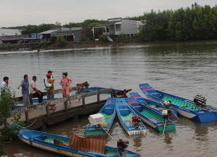 Roads may be rare in this Vietnamese commune, but immunization rate tops 97%