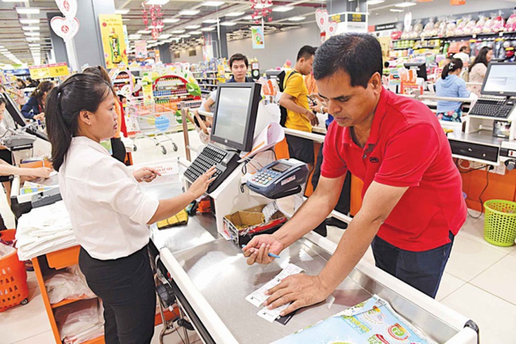 Foreigners on possibilities and shortcomings of a cashless Vietnam