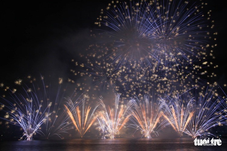 Finland, Italy take stage at Da Nang int’l fireworks festival