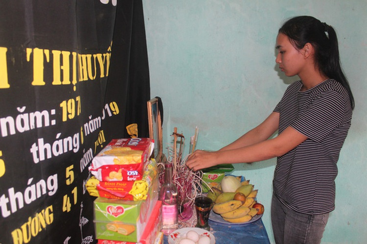 Devastated by mom’s death, Vietnamese girl bites bullet to take national exam